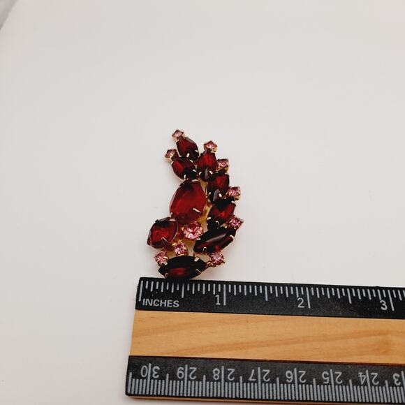 Vintage Red Pink Rhinestones Floral Spray Gold Plated Brooch Pin, 2 1/2 Inches - Picture 6 of 10